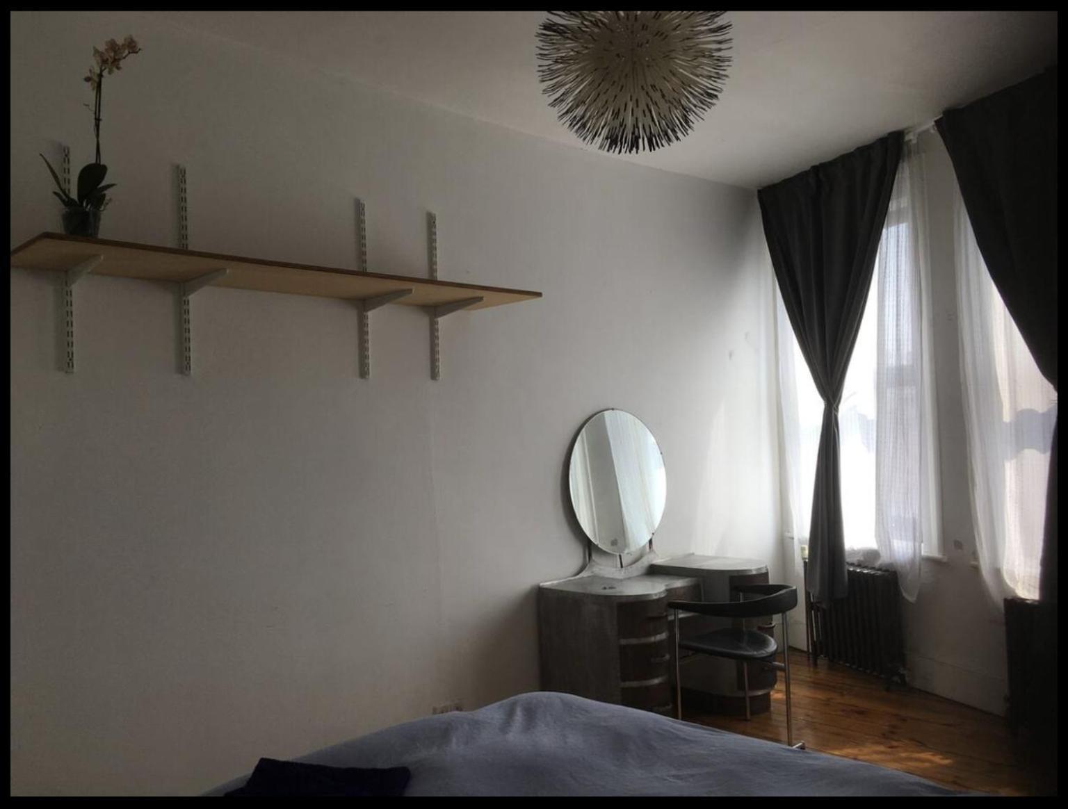 Fabulous Spacious Stylish Private In Nw6 With Excellent Transport Links To Centre, Hosted By Female Currently Taking Bookings For Females & Couples Only, Suitable For Holidays, Study, Work, Courses Or Inbetween *
