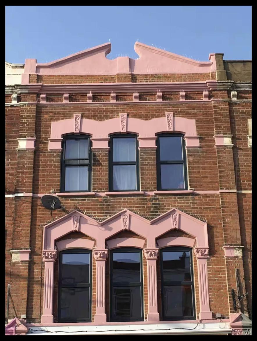 Fabulous Spacious Stylish Private In Nw6 With Excellent Transport Links To Centre, Hosted By Female Currently Taking Bookings For Females & Couples Only, Suitable For Holidays, Study, Work, Courses Or Inbetween Homestay